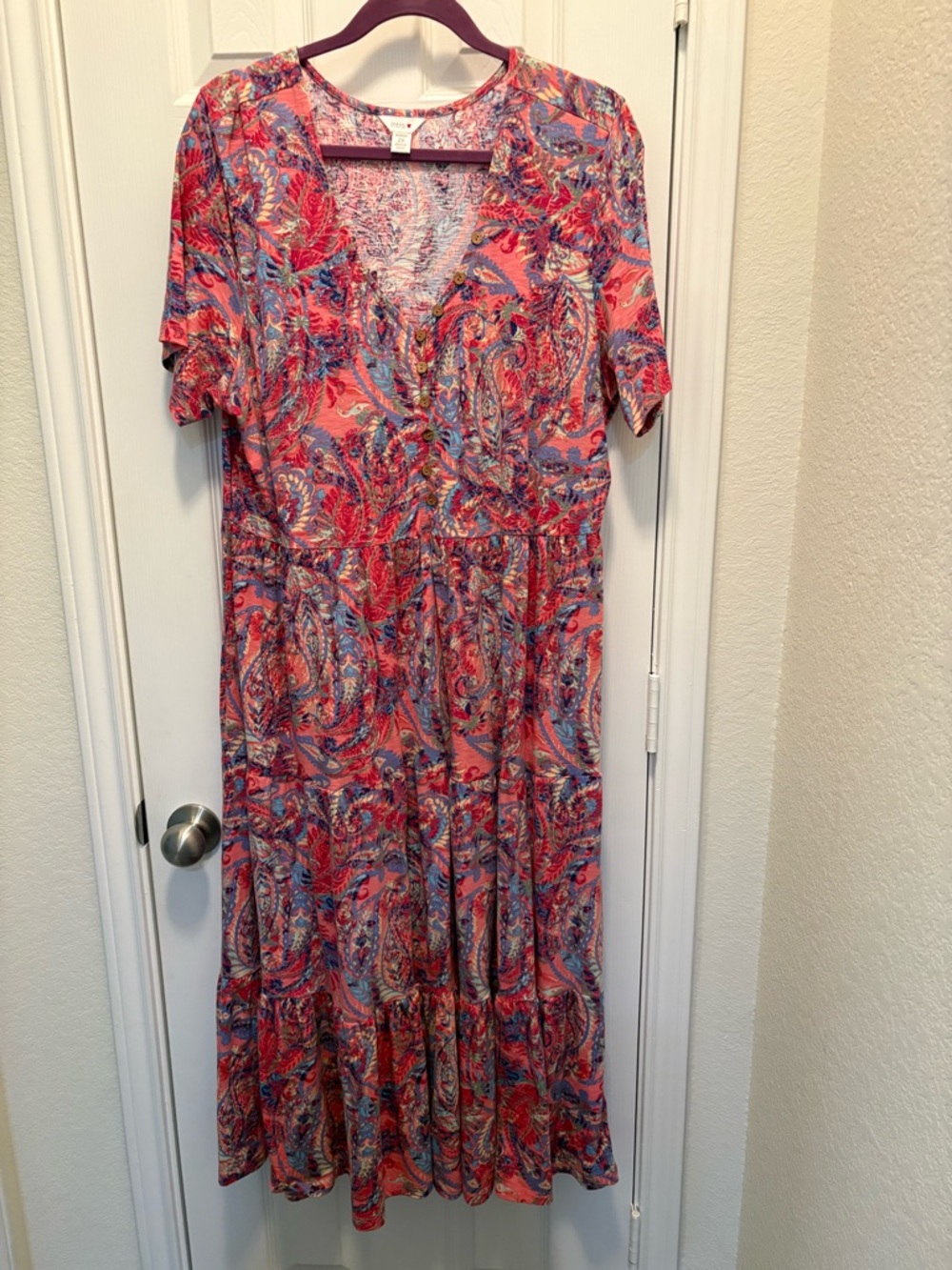 Women’s Coral Paisley Tiered V-Neck Midi Dress